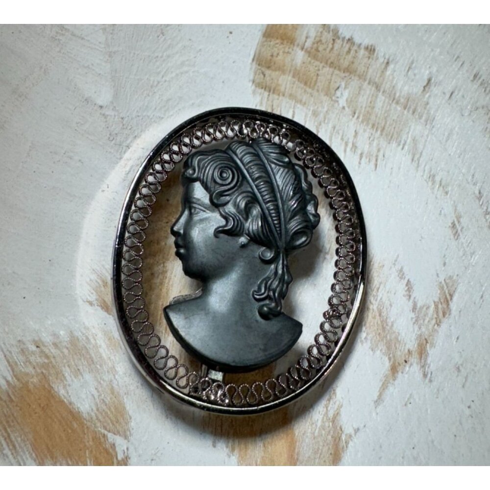 Vintage 1960's Gunmetal Onyx Stone Cameo Silver tone Brooch With Filigree Border